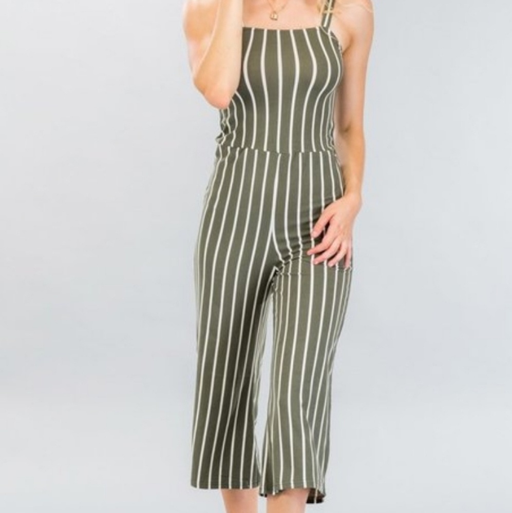Nwot Green and white  jumpsuit - Picture 2 of 5